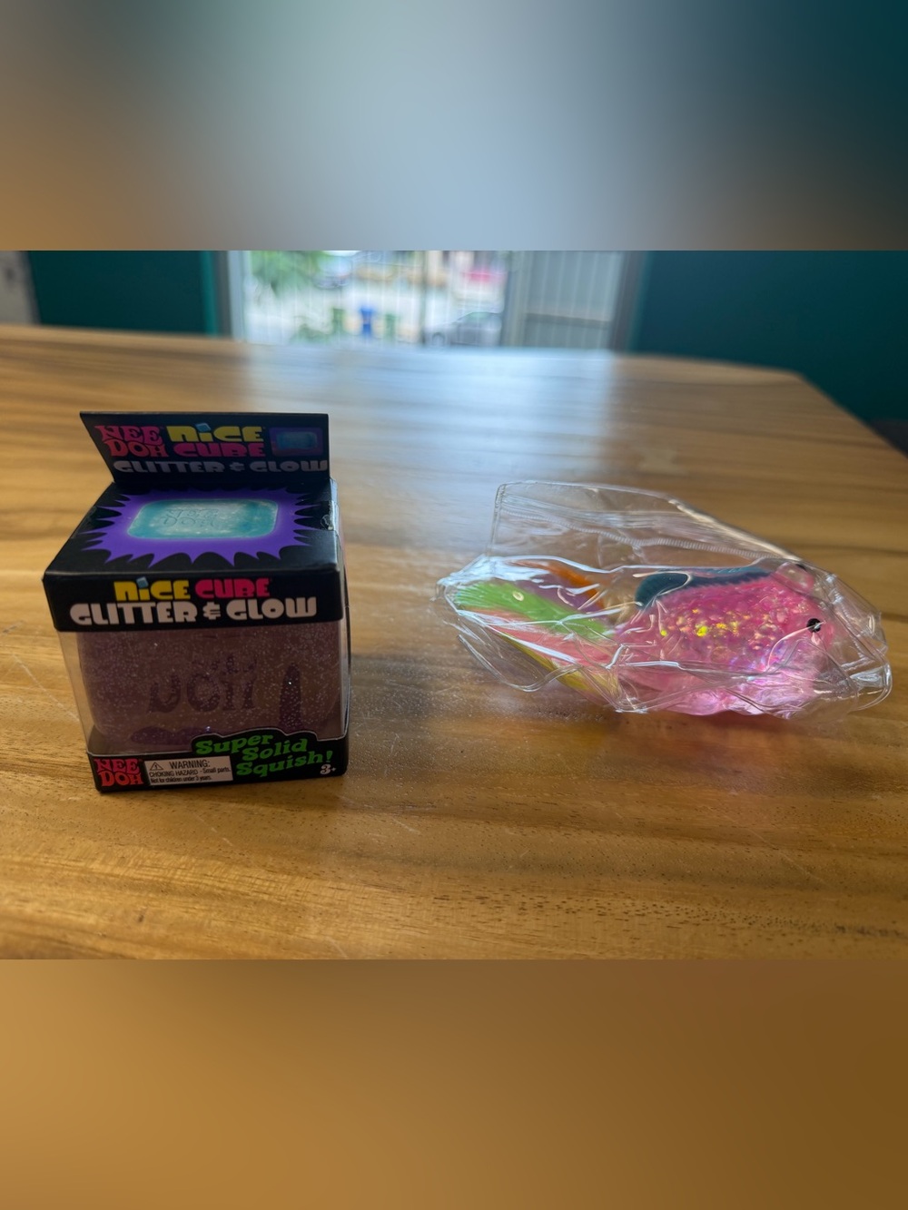 Nice Cube Pink Glitter & Fish Sugar Squish -